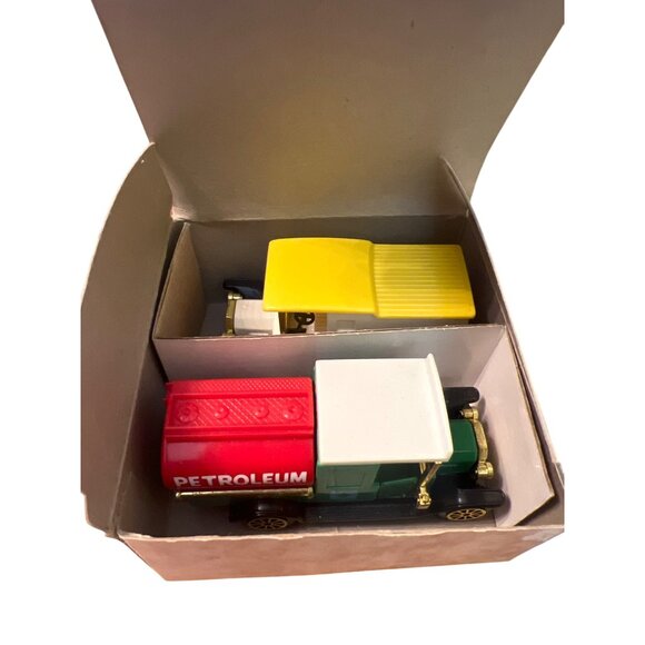 Classic Trucks Collectors Set Diecast Models Readers Digest Petroleum Ambulance - Picture 4 of 4